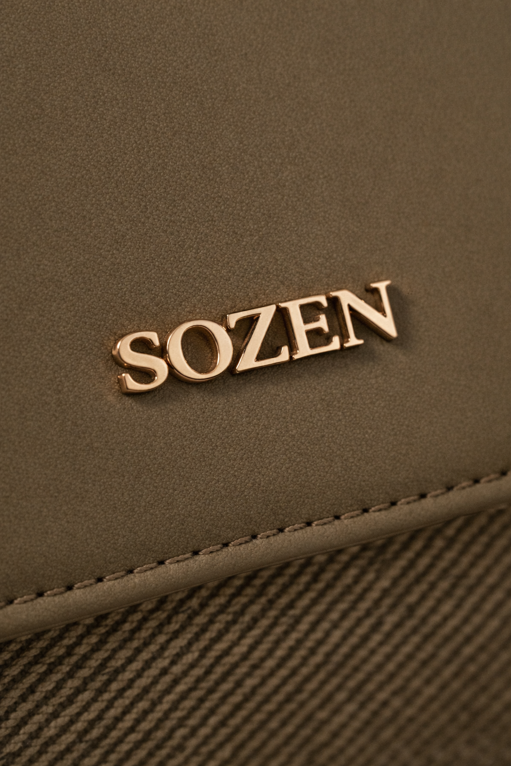 The Curated Carry - Olive