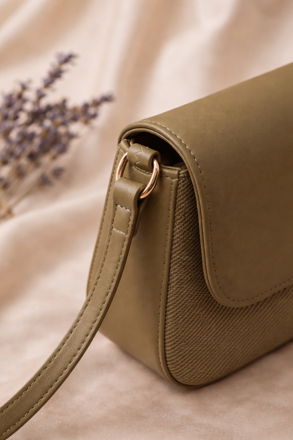 The Curated Carry - Olive